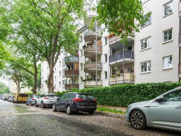 4 Zimmer Familienwohnung mit Balkon: fußläufig von der Landsberger Allee entfernt
