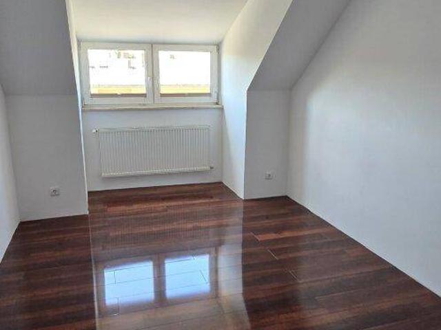 4 Zimmer Familienwohnung mit Hof Stellplatz in Schwechat