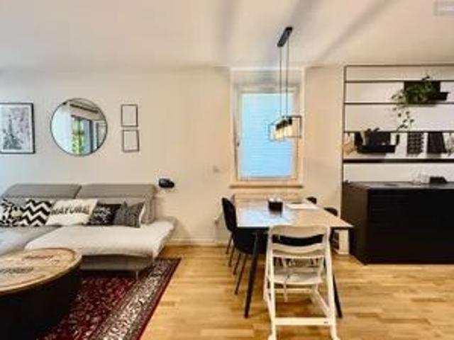 4 Zimmer Gartenwohnung mit 100 m² Eigengarten und 25 m² Terrasse