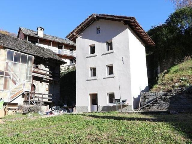 4 Zimmer Haus mit Garten und Rustico zum Ausbauen / 4 Zimmer Haus mit Garten und Rustico zum Ausbauen