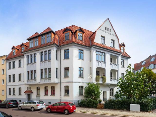 4 Zimmer, Küche und Bad mit Wanne + Dusche