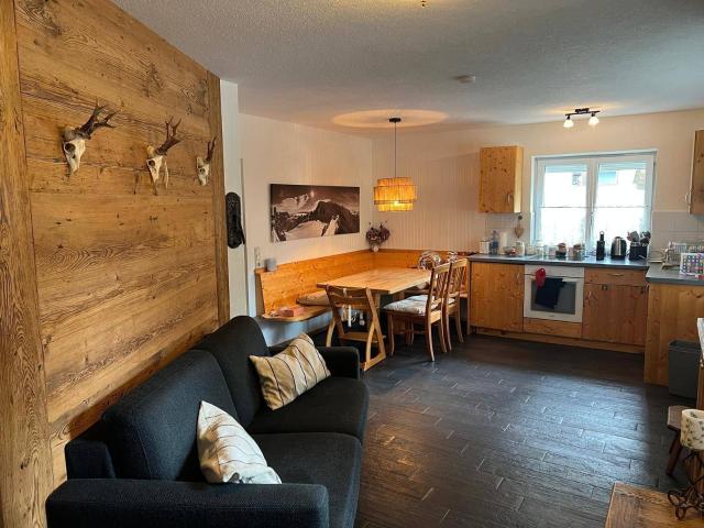 4 Zimmer Maisonette in Ellmau mit Terrasse und Carport, 300m zur Hartkaiser Bahn