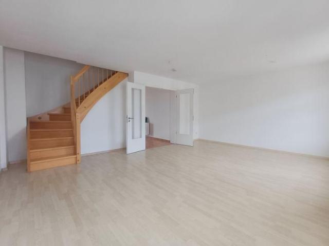 4 Zimmer Maisonette Wohnung mit Balkon und Stellplatz