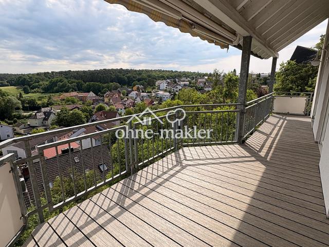 Wohnen wie im Haus: 4 Zimmer Maisonette mit Talblick, Balkon und Carport