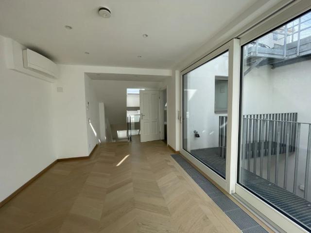 4 Zimmer Maisonetten Wohnung mit einer Terrasse und eigenem Studio im Oberbereich mit separatem zusätzlichem Eingang!