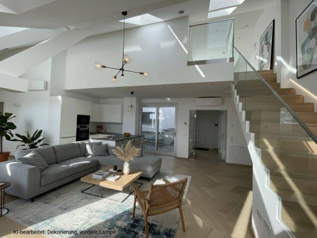 4 Zimmer Maisonetten Wohnung mit einer Terrasse und eigenem Studio im Oberbereich mit separatem zusätzlichem Eingang!