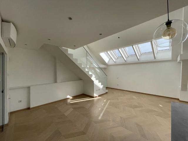 4 Zimmer Maisonetten Wohnung mit einer Terrasse und eigenem Studio im Oberbereich mit separatem zusätzlichem Eingang!