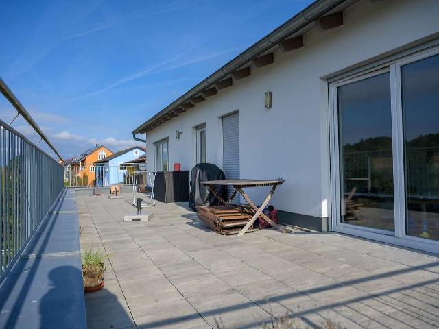 4 Zimmer Penthouse Wohnung mit Balkon in Regenstauf