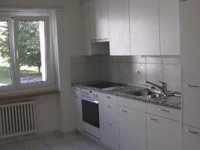 4 Zimmerwohnung an der Burgstr. 59 in Uster befristet bis 30.09.2027