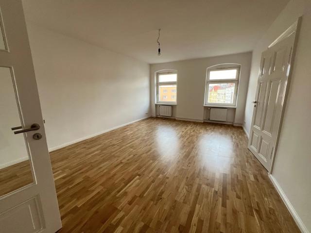 4 Zimmerwohnung auf der Schönhauser Allee zur teilgewerblichen Nutzung!