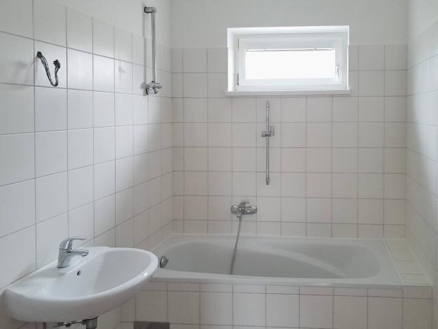 4 Zimmerwohnung mit Balkon und KFZ Stellplatz