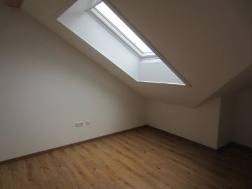 4 Zimmerwohnung mit Balkon auf 2 Ebenen im KfW 55 Standard
