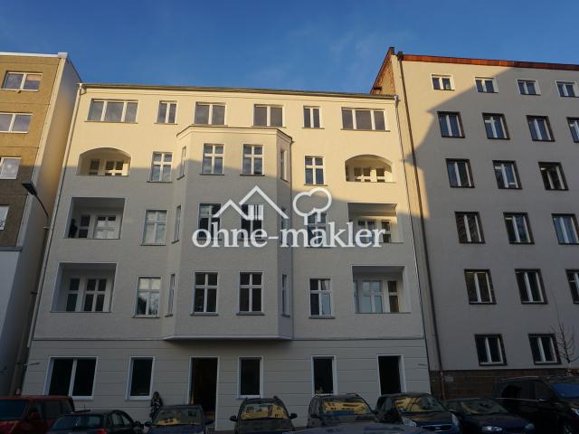 4 Zimmerwohnung mit Balkon im 1. OG ohne Aufzug in einem sanierten Altbau in Lichtenberg