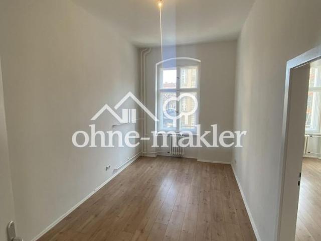 4 Zimmerwohnung mit Balkon im 1. OG in einem sanierten Altbau in Lichtenberg
