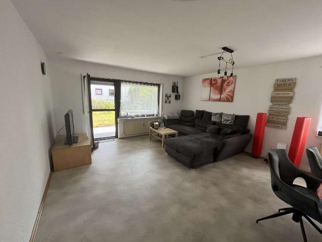 4 Zimmerwohnung mit Terrasse und Einzelgarage