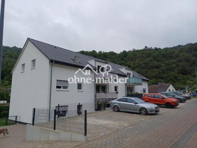 4 Zimmerwohnung mit zwei Balkonen und 2 Stellplätzen, frei ab 01.10.2026