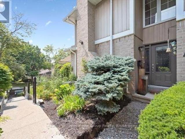 4 106 Woodlawn Road E, Guelph Victoria North, ON, N1E 1B7 townhouse for sale | Listing ID X13515 | Royal LePage