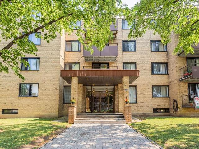 4 ½ 1225 Alexis Nihon, Montréal