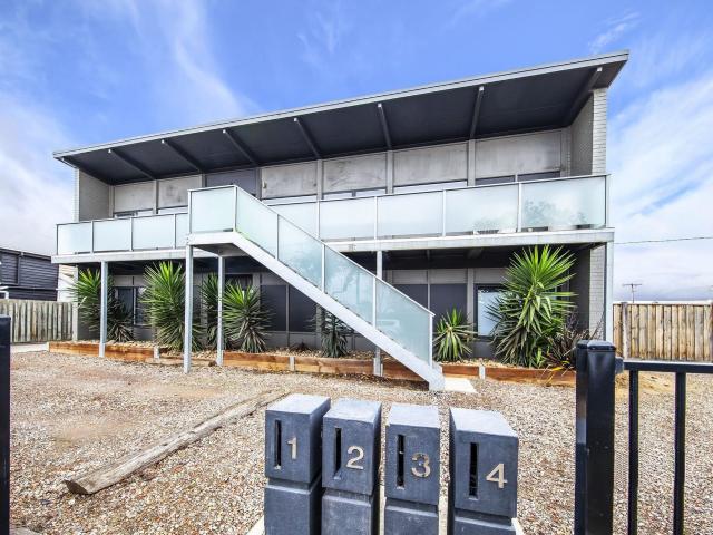 4 / 12 Market Road, Werribee