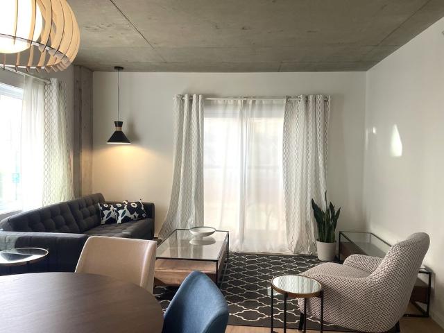 4 1/2 Neuf: Gym,terrasse,stationnement