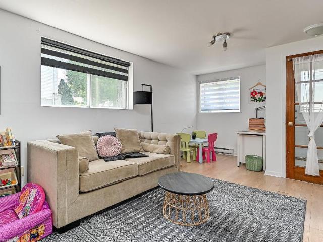 4 1/2 À BLAINVILLE DANS UN TRIPLEX TRANQUILLE