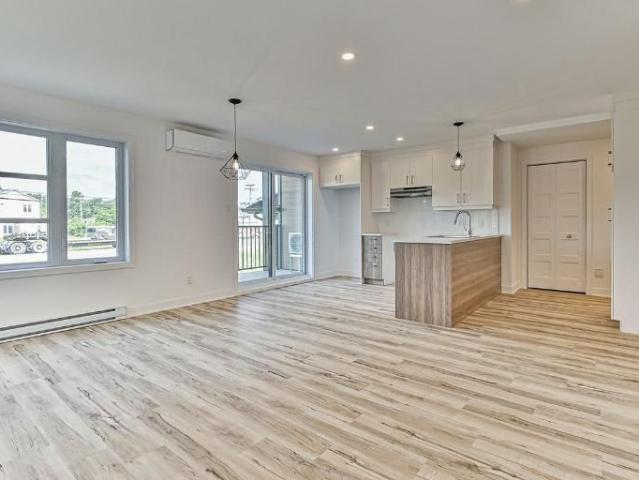 4 1/2 À LOUER SAINT LIN LAURENTIDES APPARTEMENT À LOUER