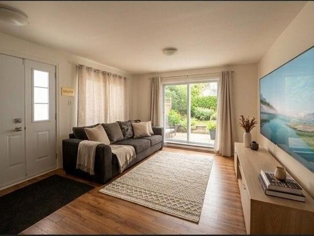 4 1/2 Dans Un Duplex Neuf Ste Lucie Des