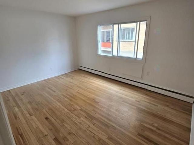 4 1/2 disponible avec poss. stationnement à Lachine Montréal appartement / logement à louer