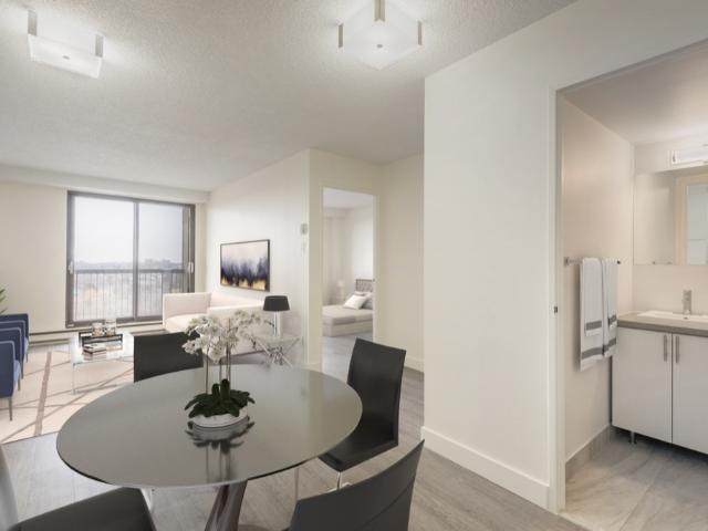 4 1/2 Rooms for rent in Le Quatre Cent in 100 400 Place Juge Desnoyers, Montréal Laval, Laval, H7G 4S2
