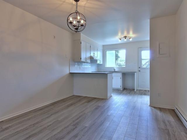 4 1/2 Style Condo Rénové à Mirabel