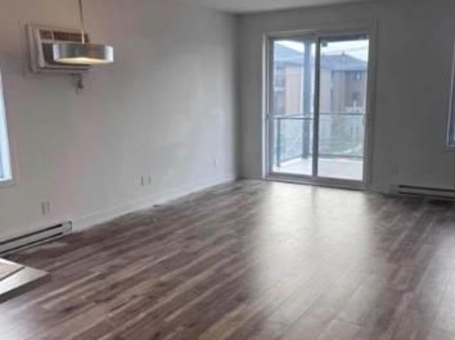 4 1/2 style condo