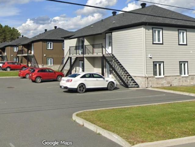 4 1/2 Saint Georges Ouest, 850$/mois disponible lre septembre 2026