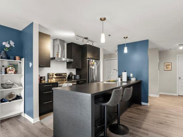 4 1/2 SPACIEUX CONDO