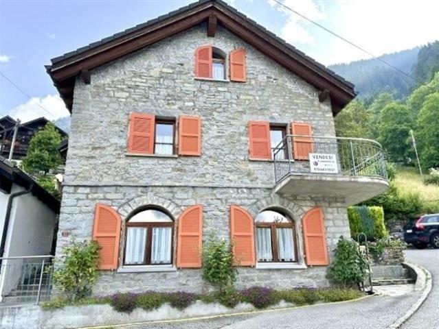 4 1/2 Zimmer Tessinerhaus an sehr ruhiger, sonniger Aussichtslage / sehr sonnige, ruhige Tessiner Wohnung mit 41/2 Zimmern und schöner Aussicht