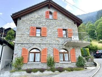 4 1/2 Zimmer Tessinerhaus an sehr ruhiger, sonniger Aussichtslage / sehr sonnige, ruhige Tessiner Wohnung mit 41/2 Zimmern und schöner Aussicht