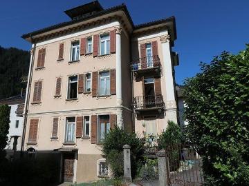 4 ½ Zimmer Wohnung im 2. OG/ 4 1/2 Zimmer Wohnung im zweiten Stock