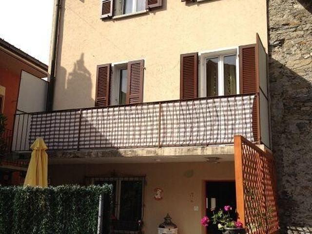 4 1/2 Zimmer Dorfhaus mit Sitzplatz / 4 1/2 Zimmer Dorfhaus im Kern mit Hof