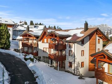 4 1/2 Zimmer Ferienwohnung mit eigener Sauna und einem Tiefgaragenplatz