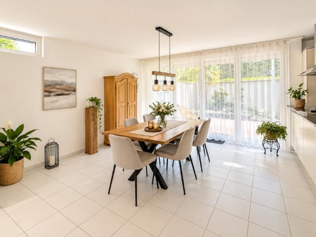 4 1/2 Zimmer Gartenwohnung inkl. zwei Tiefgaragenparkplätze