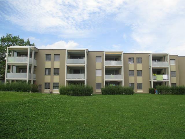 4 1/2 Zimmerwohnung im 1. OG mit Balkon