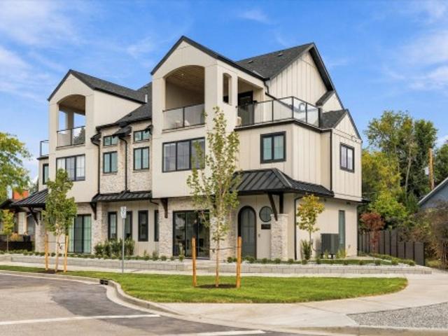 4 2435 Taylor Crescent, Kelowna, BC, V1Y 1L9 Luxury House for sale | Listing ID 10401 | Royal LePage Carriage Trade Luxury Properties