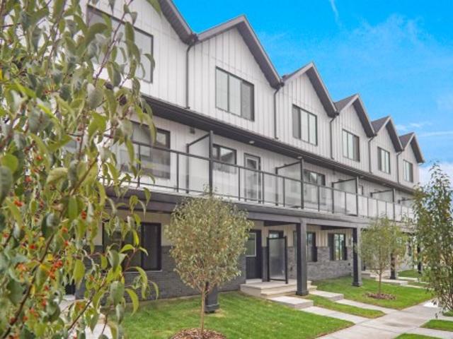 4 29 Airport Rd Nw, Edmonton, AB, T5G 2P9 townhouse for sale | Listing ID E4505 | Royal LePage