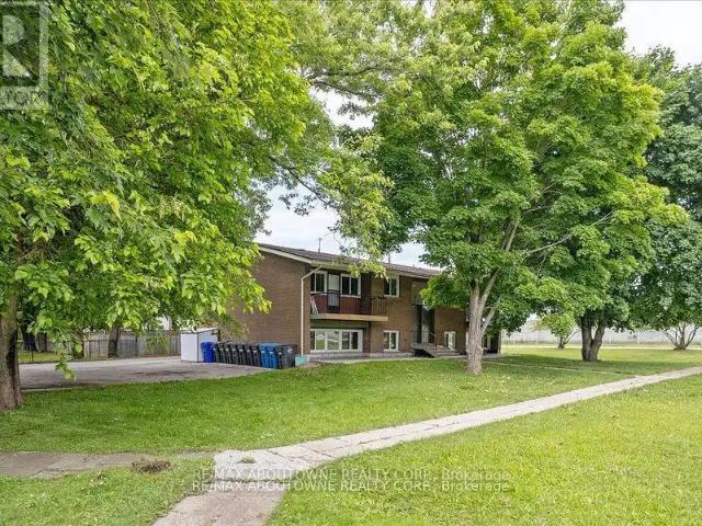 4 2344 QUEENSWAY DRIVE