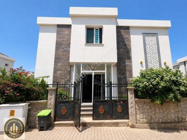 4.5+1 Satılık Villa Kapalı Sosyal Yüzme Havuzlu Dönümlüde