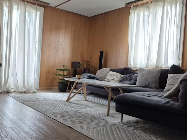 4,5 /5 Zimmerwohnung 1. Stock
