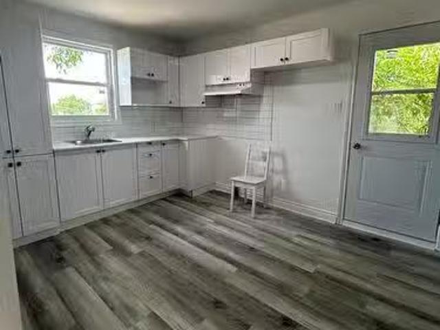 4 5 Av. Windsor, Montréal Lachine, QC, H8R 1P8 lease for l.