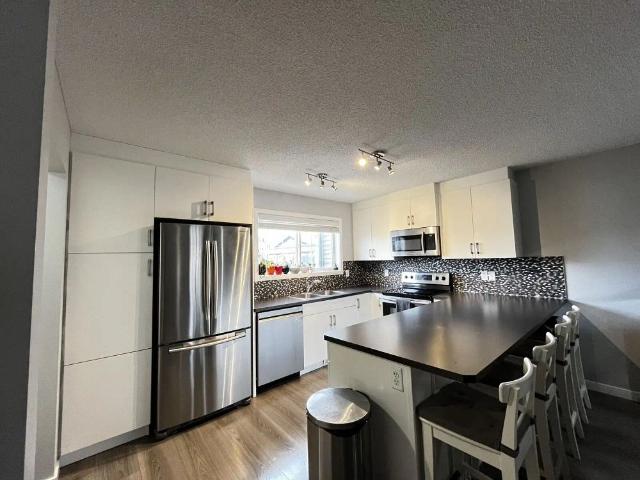 4.5 Bedroom Townhouse in Cochrane — 4 Bedrooms+ Den House