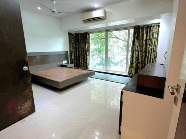 4.5 BHK Apartment in Vile Parle West for rent Mumbai. The reference number is 21031627