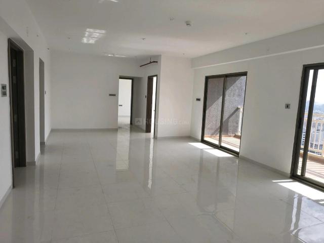 4.5 BHK Apartment in Wadgaon Sheri for rent Pune. The reference number is 20927391