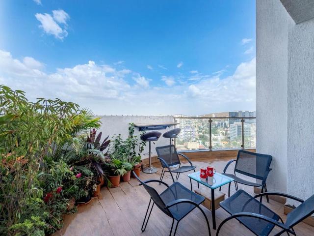4.5 BHK Apartment in Baner for rent Pune. The reference number is 20180170